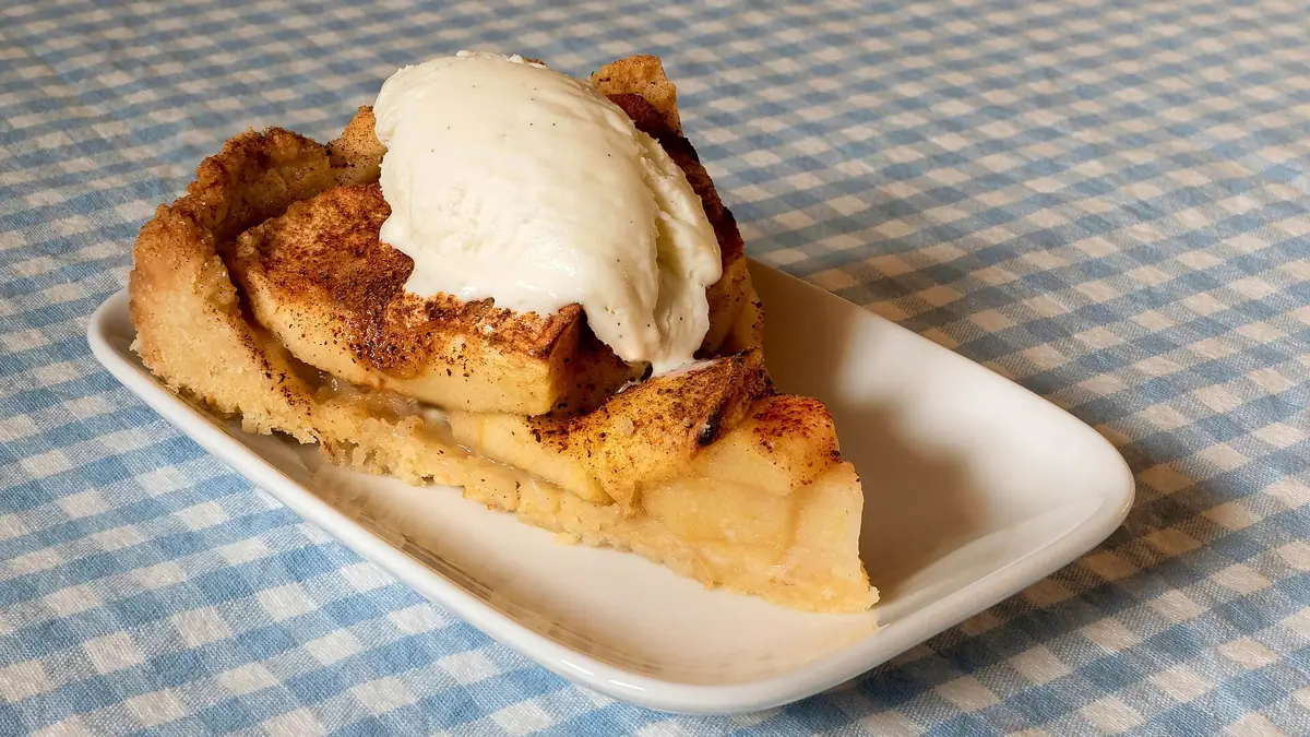 Hollybush Cafe – cake shop in Sevenoaks town centre